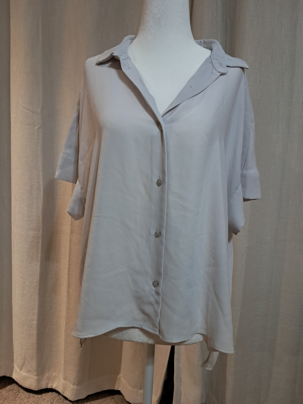Relaxed Button-Front Women’s Blouse in Light Gray White M